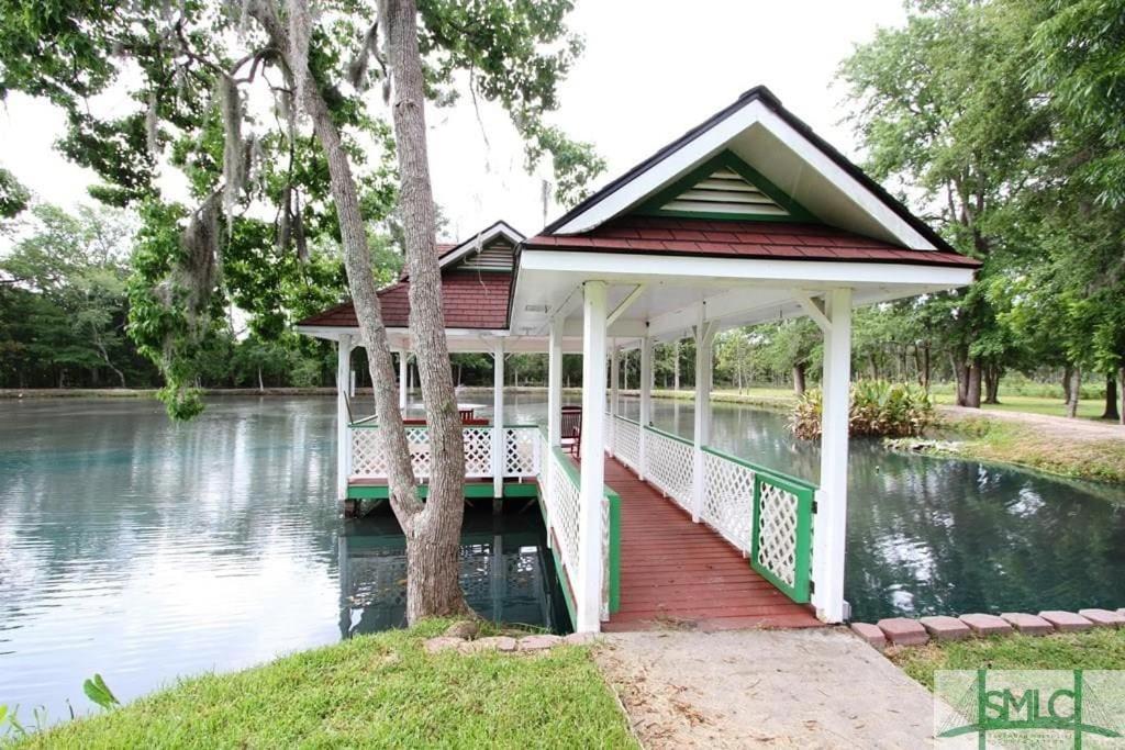 A Retro Rejuvenation Midway Exterior foto